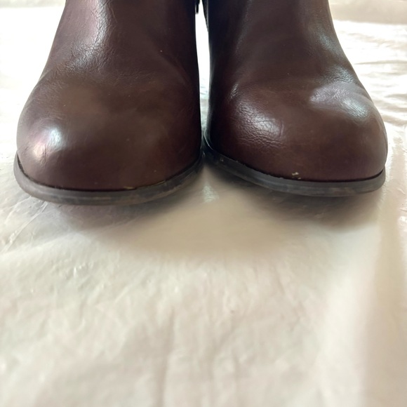 Torrid Side Zip heeled Brown Booties plus size SZ 8 W Worn 1X Indoors Like New - Picture 5 of 11